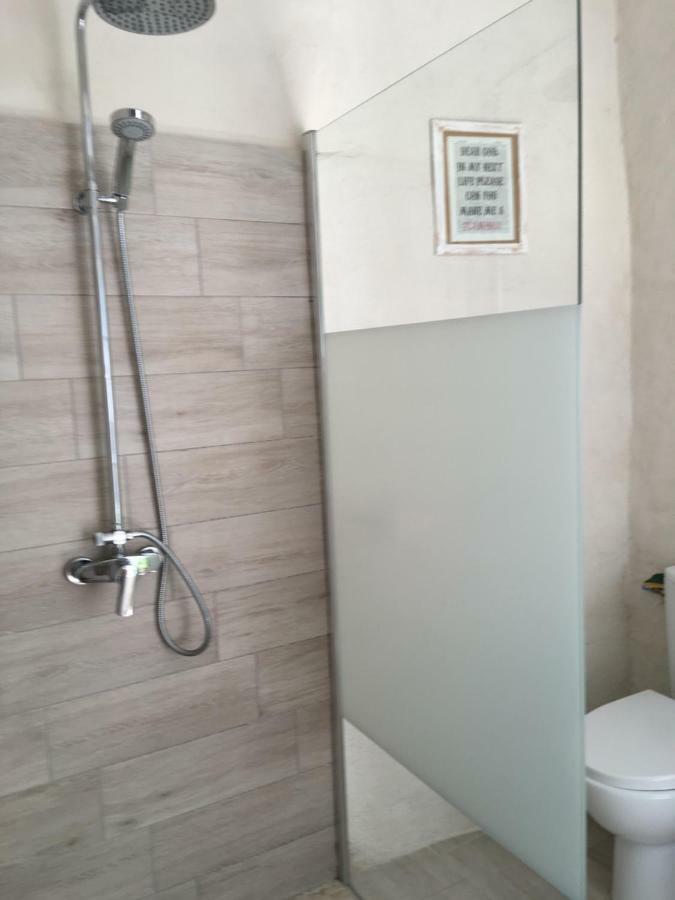 Seb&Laeti Guesthouse Saint-Laurent-dʼAigouze Zewnętrze zdjęcie